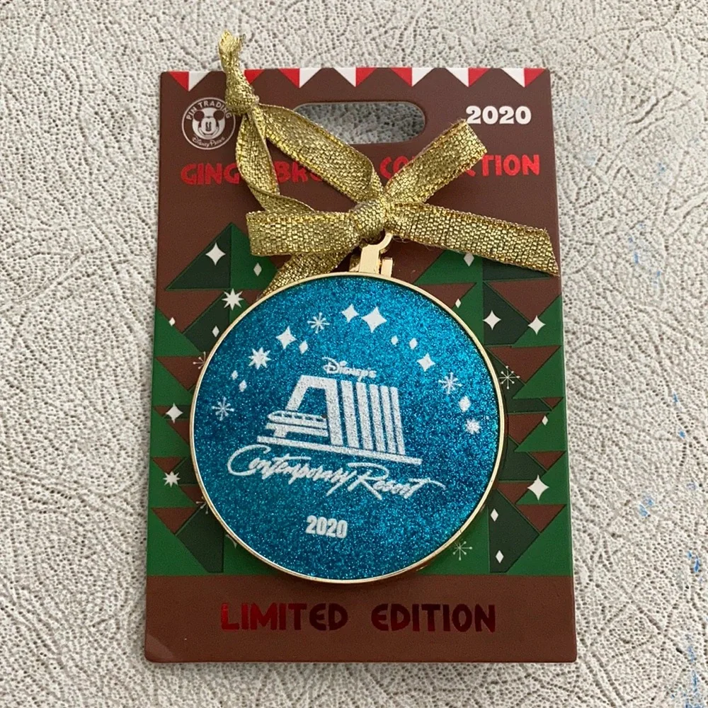 Disney gingerbread collection contemporary pin NEW - Picture 1 of 2